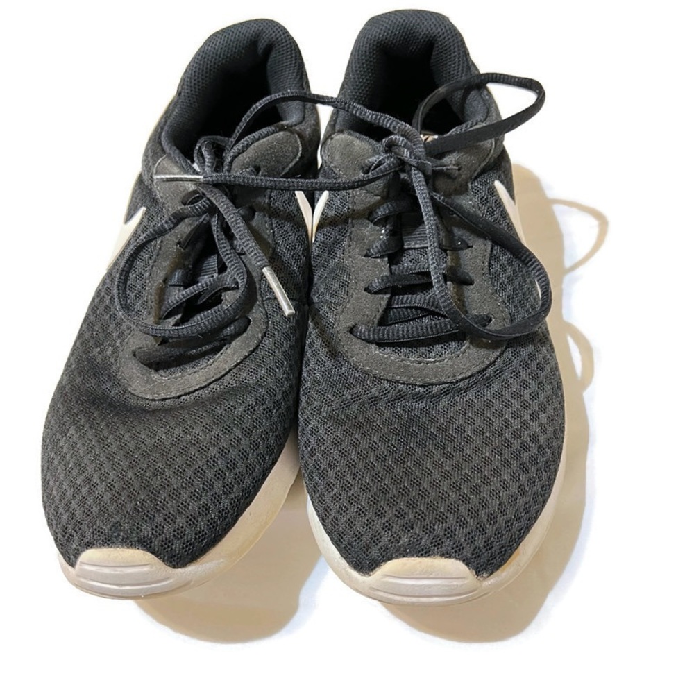 Nike woman’s black shoes size 8 - Picture 3 of 9